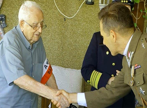 Paying tribute to Antoni Dabrowski “León”.