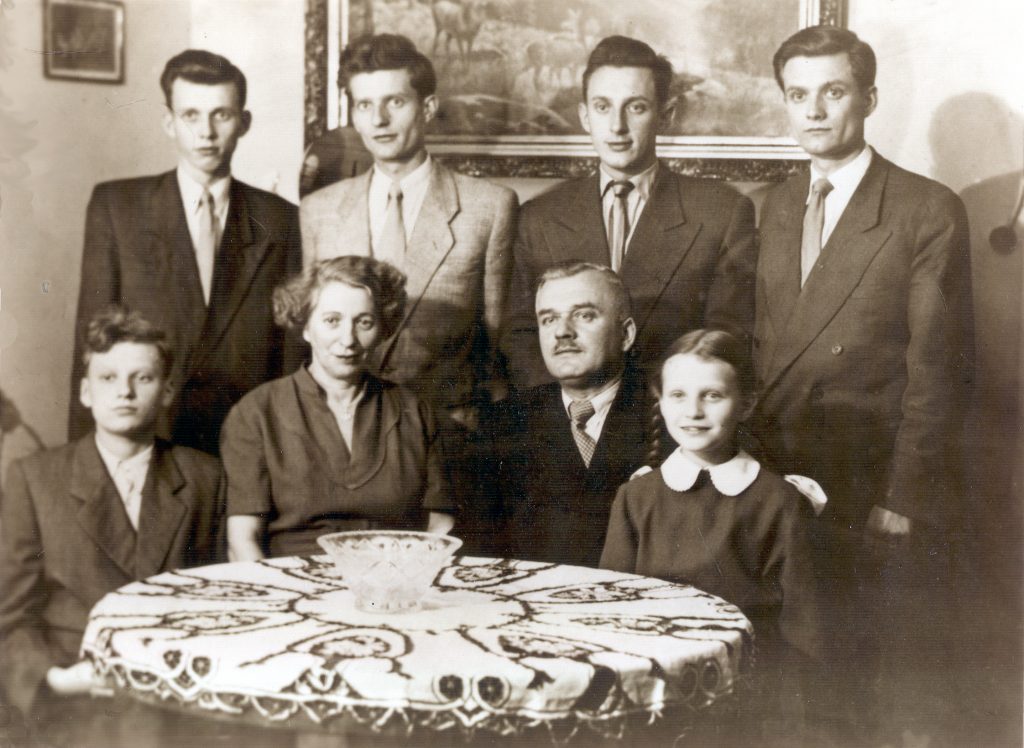 Rodzina Kaniastych: Elżbieta, Jan, Bogdan, Zdzisław, Kazimierz, Norbert, Antoni, Małgorzata