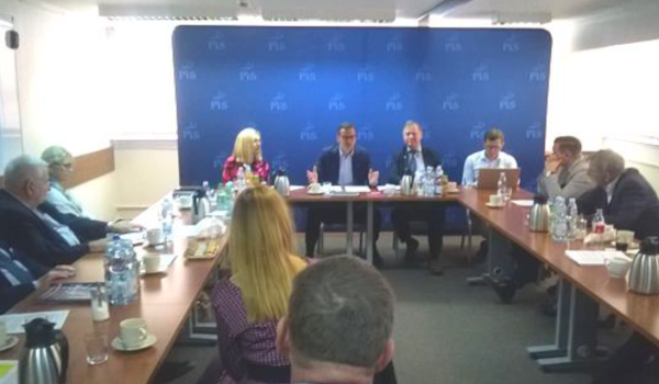 Akademickie Kluby Obywatelskie w służbie dla Polski